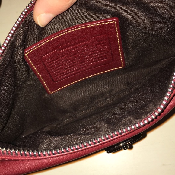 Like new vintage coach wristlet - Picture 4 of 4